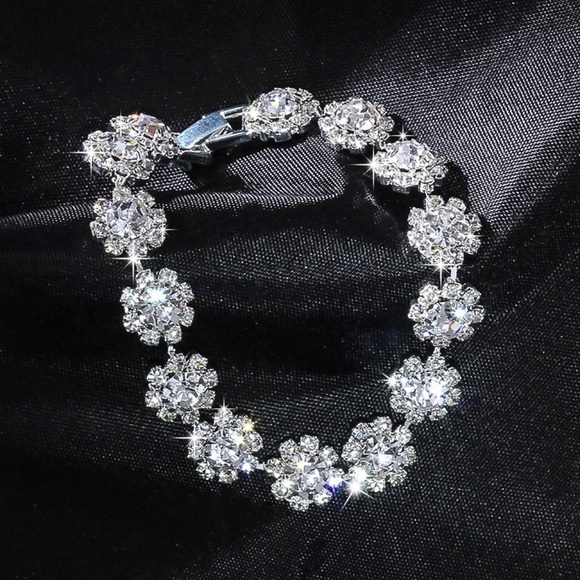 GlitzBlitz Jewelry - CZ & Crystal Flower Clasp Bracelet